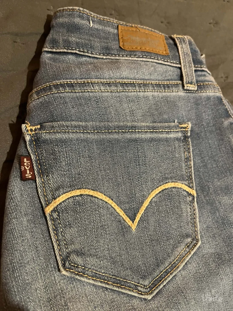 Levis-zenske farmerke