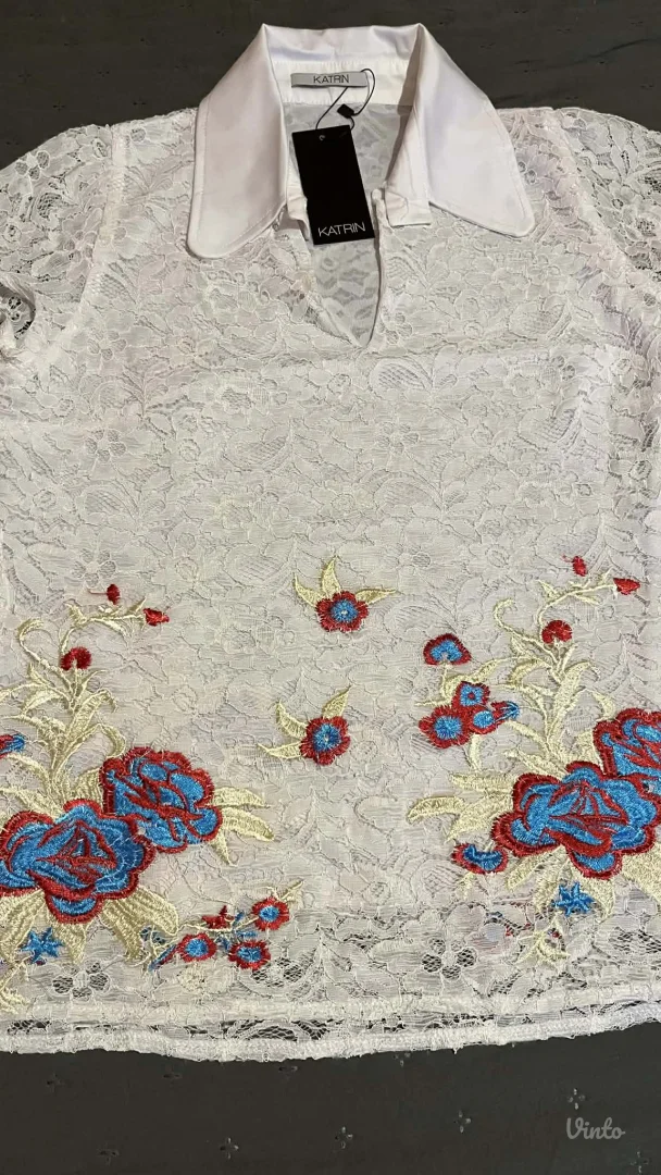 Katrin-zenska majica sa kragnom