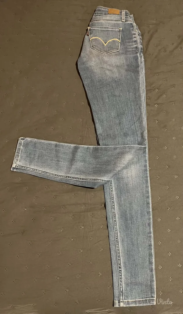 Levis-zenske farmerke