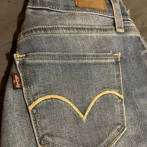 Levis-zenske farmerke