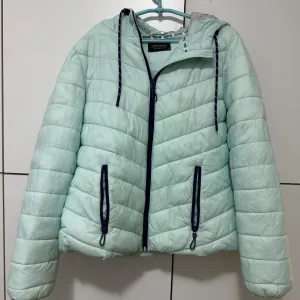 Nova zenska jakna 42