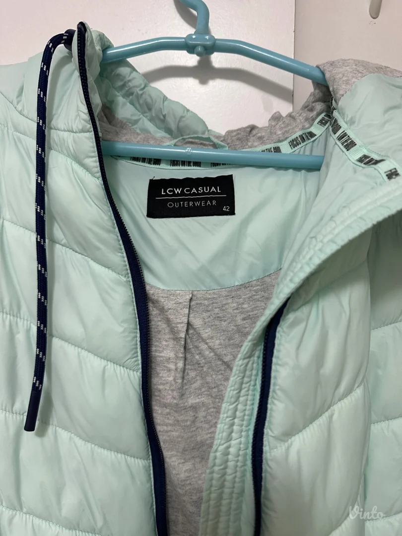 Nova zenska jakna 42