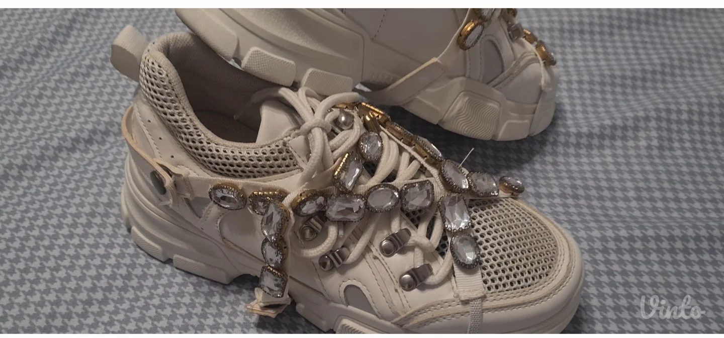 Patike sa kristalima