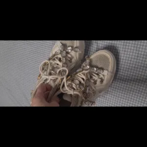 Patike sa kristalima