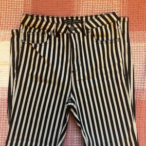 Stradivarius skinny high waist farmerke na pruge