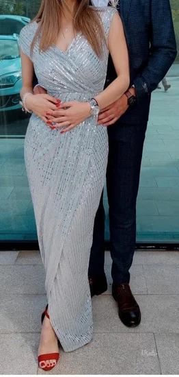 Srebrna svečana haljina