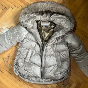 Zimska jakna sa prirodnim krznom