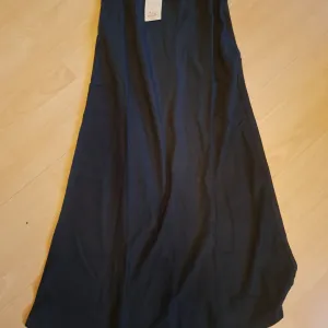 Reserved nova suknja xs