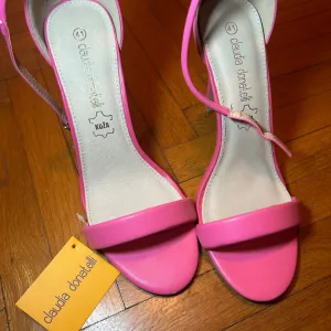 Roze sandale na stiklu Nove