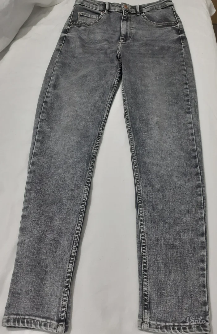 Sive ženske farmerice