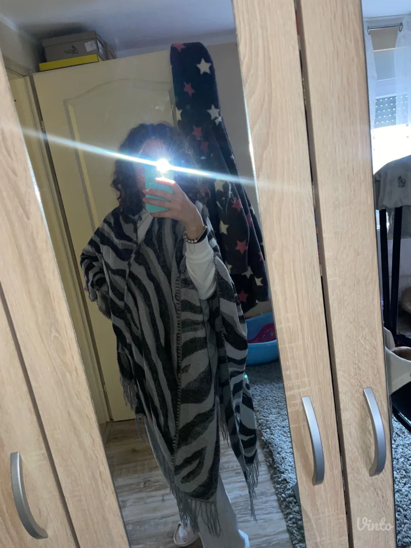 Liu Jo nov ponco/ogrtac