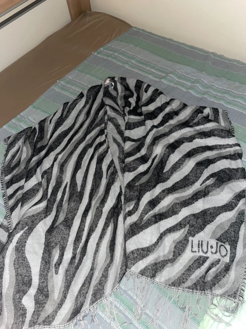 Liu Jo nov ponco/ogrtac