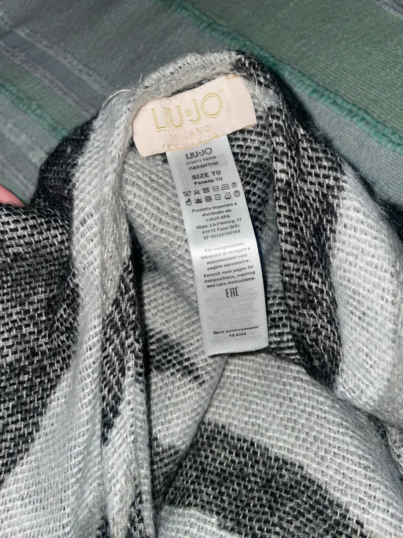 Liu Jo nov ponco/ogrtac