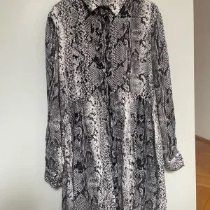 Stradivarius haljina