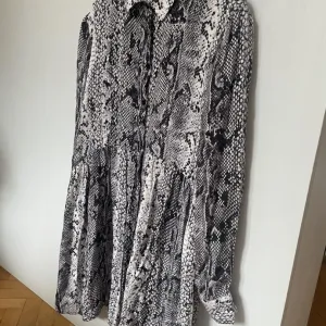 Stradivarius haljina