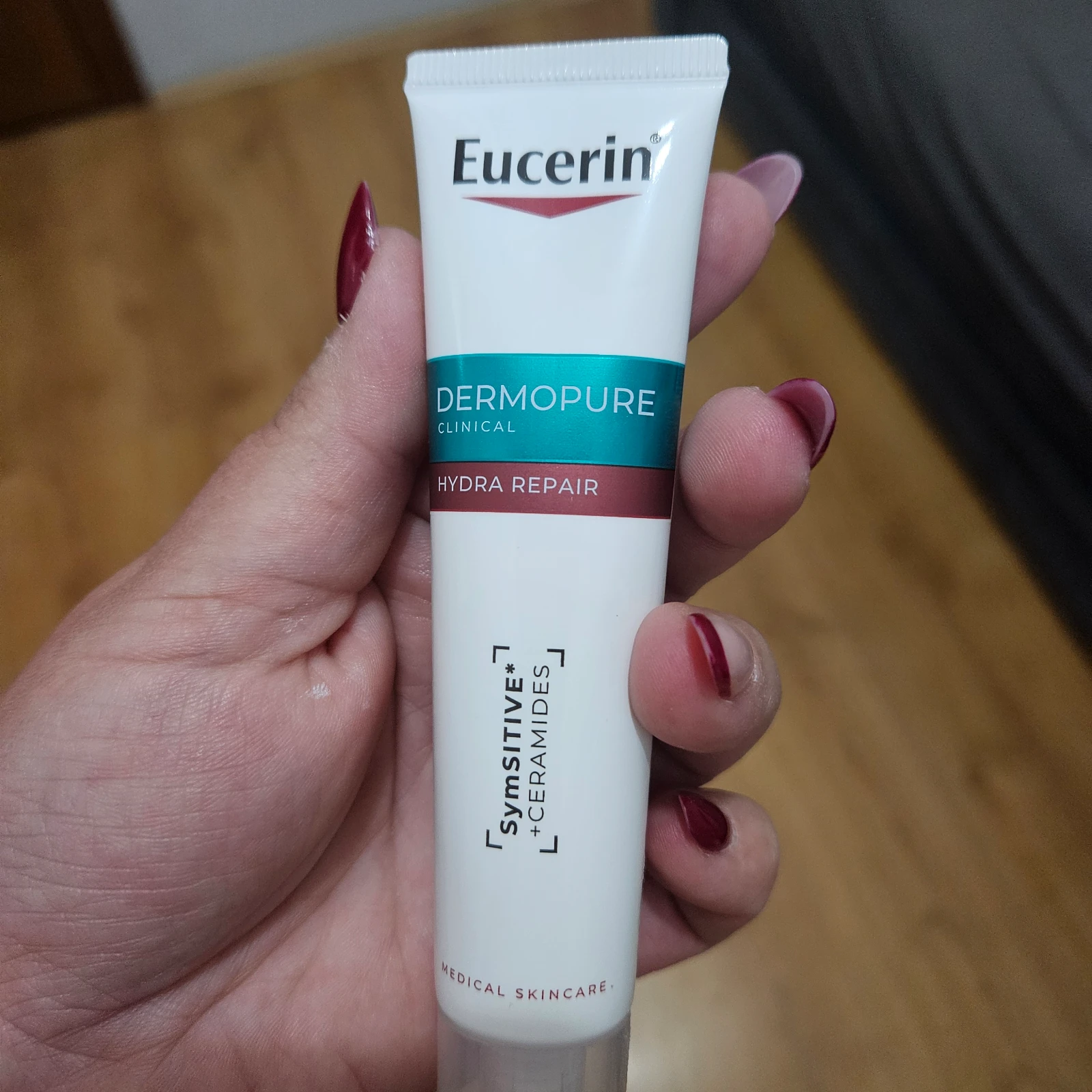 Krema Eucerin za masnu kožu nova!