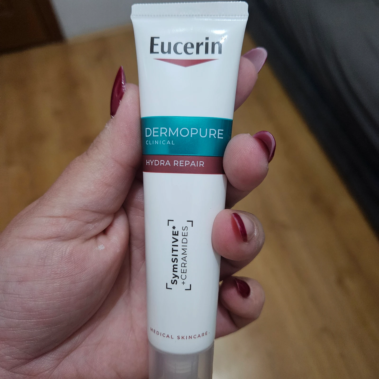 Krema Eucerin za masnu kožu nova!