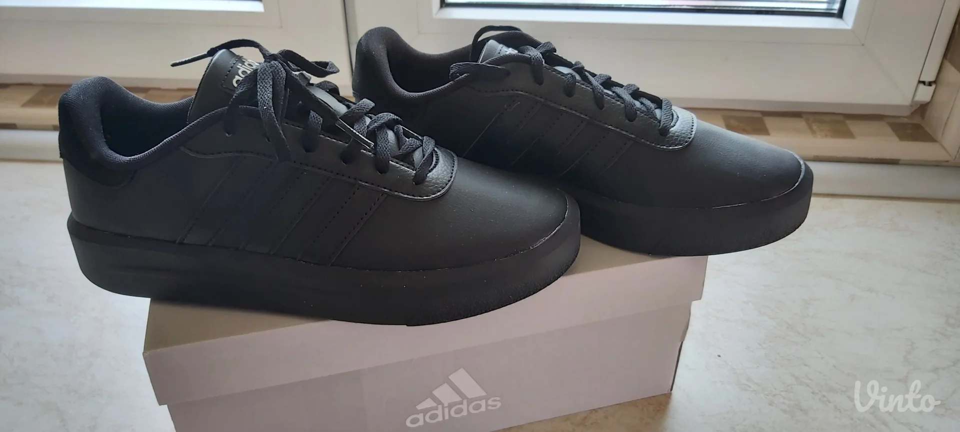 Patike Adidas broj 40 Nove