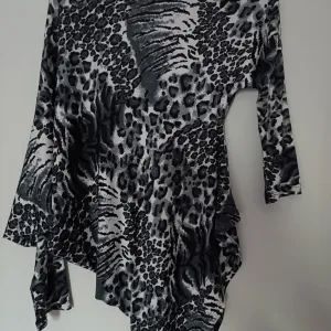 Asimetricna bluza M