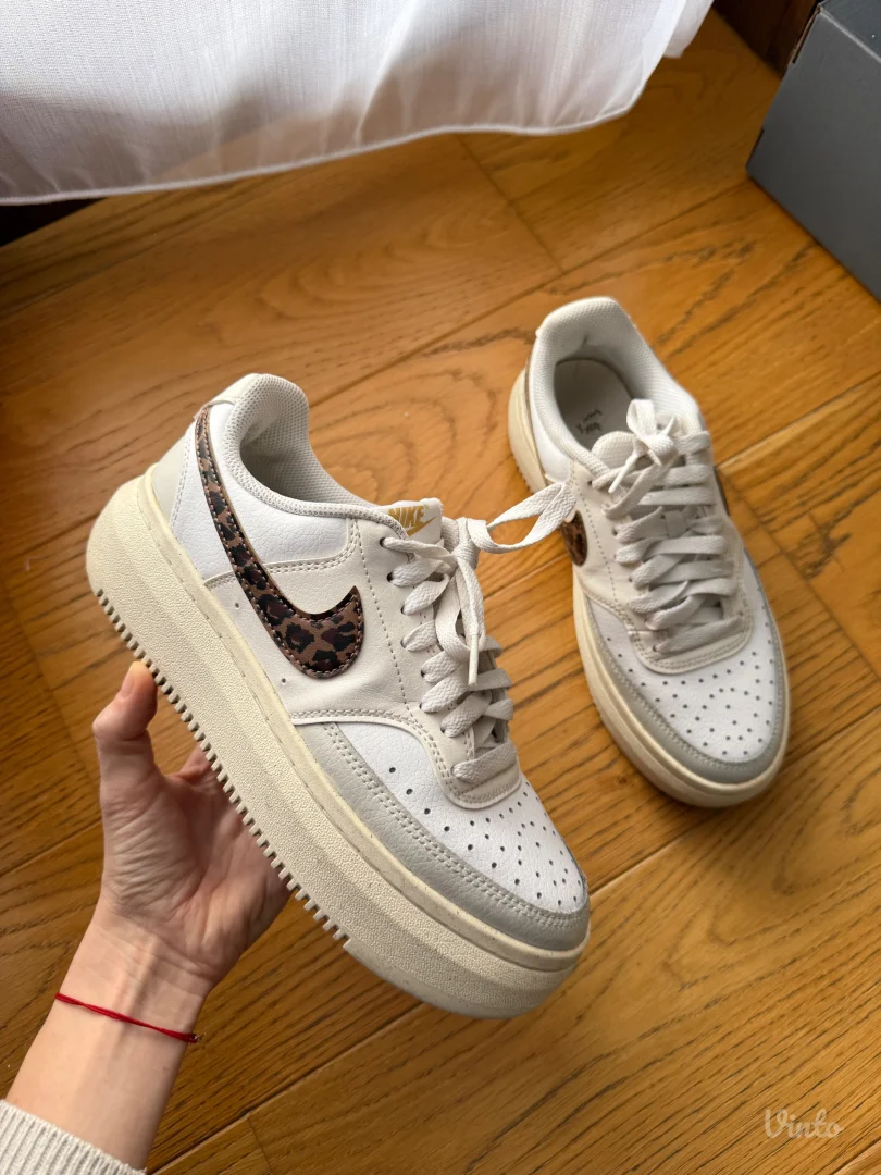 Nike - court vision alta 38.5