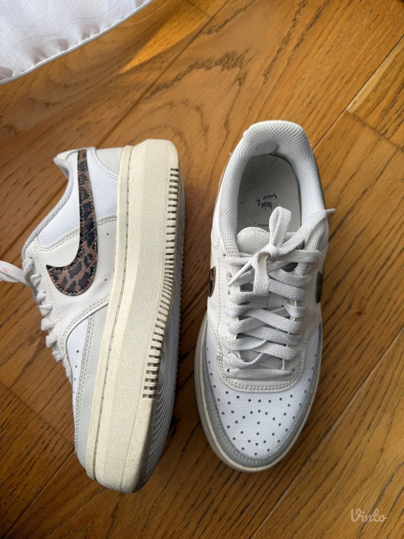 Nike - court vision alta 38.5