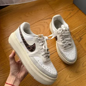 Nike - court vision alta 38.5