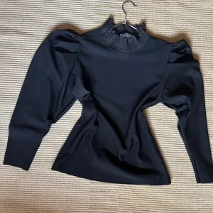 Bluza sa puf rukavima