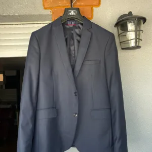 Odelo sako i pantalone