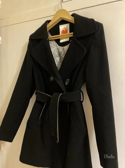 Kratak crni kaput 38