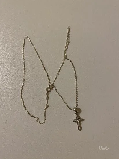 Srebrni lančić sa krstom