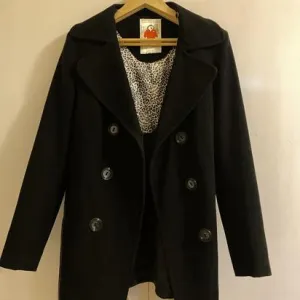 Kratak crni kaput 38