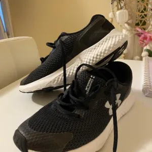 Under Armour patike 40