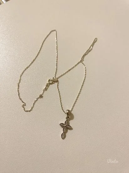 Srebrni lančić sa krstom