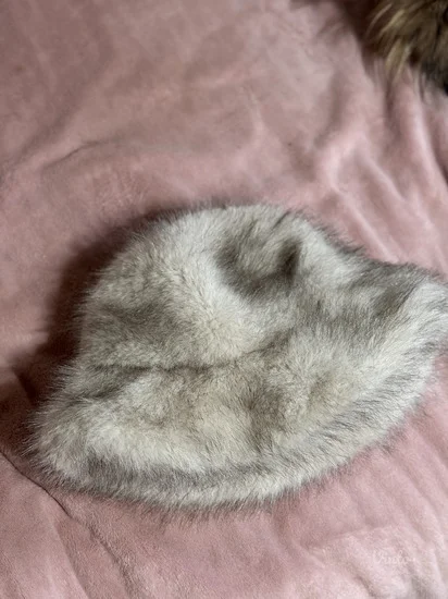 Zara bucket sheepskin kapa