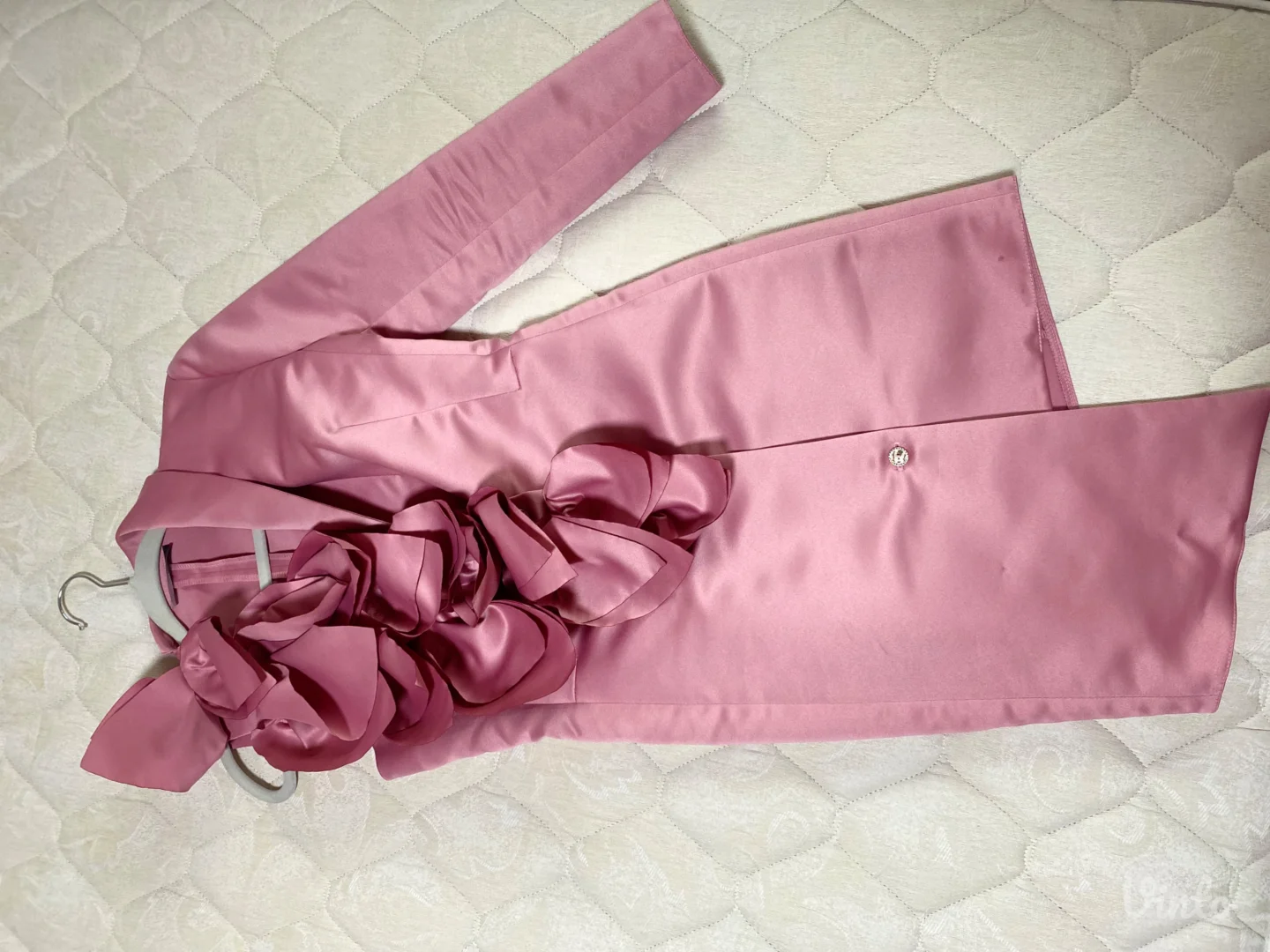 Marko Jovic atelier- HALJINA