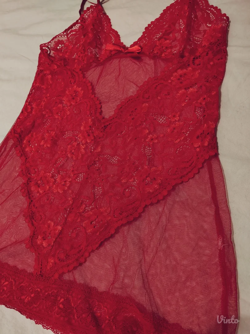 Crveni mini kombinezon