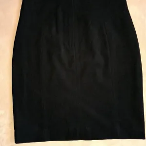 H&M crna poslovna suknja do kolena