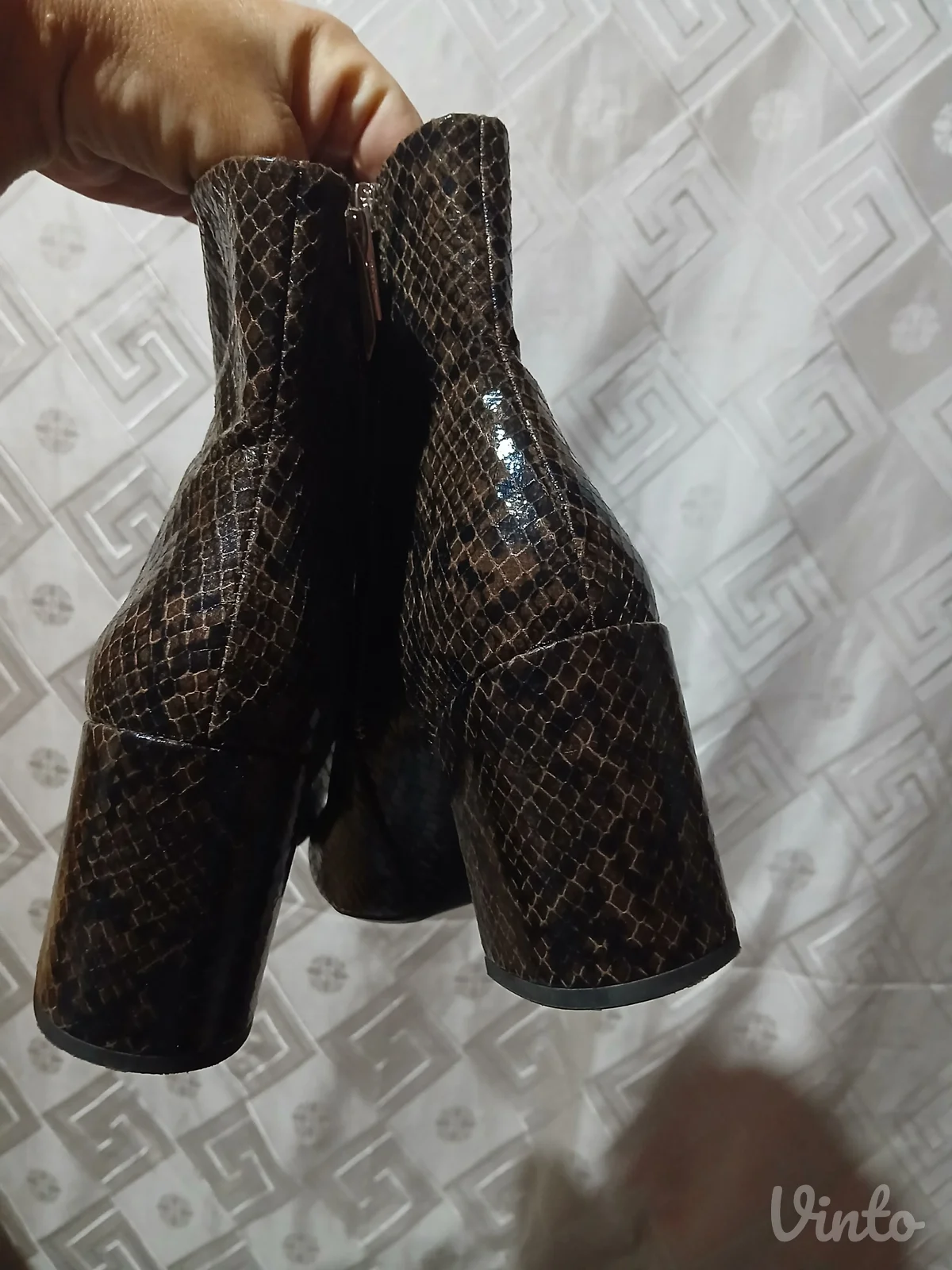 Zara gleznjace snake print 36