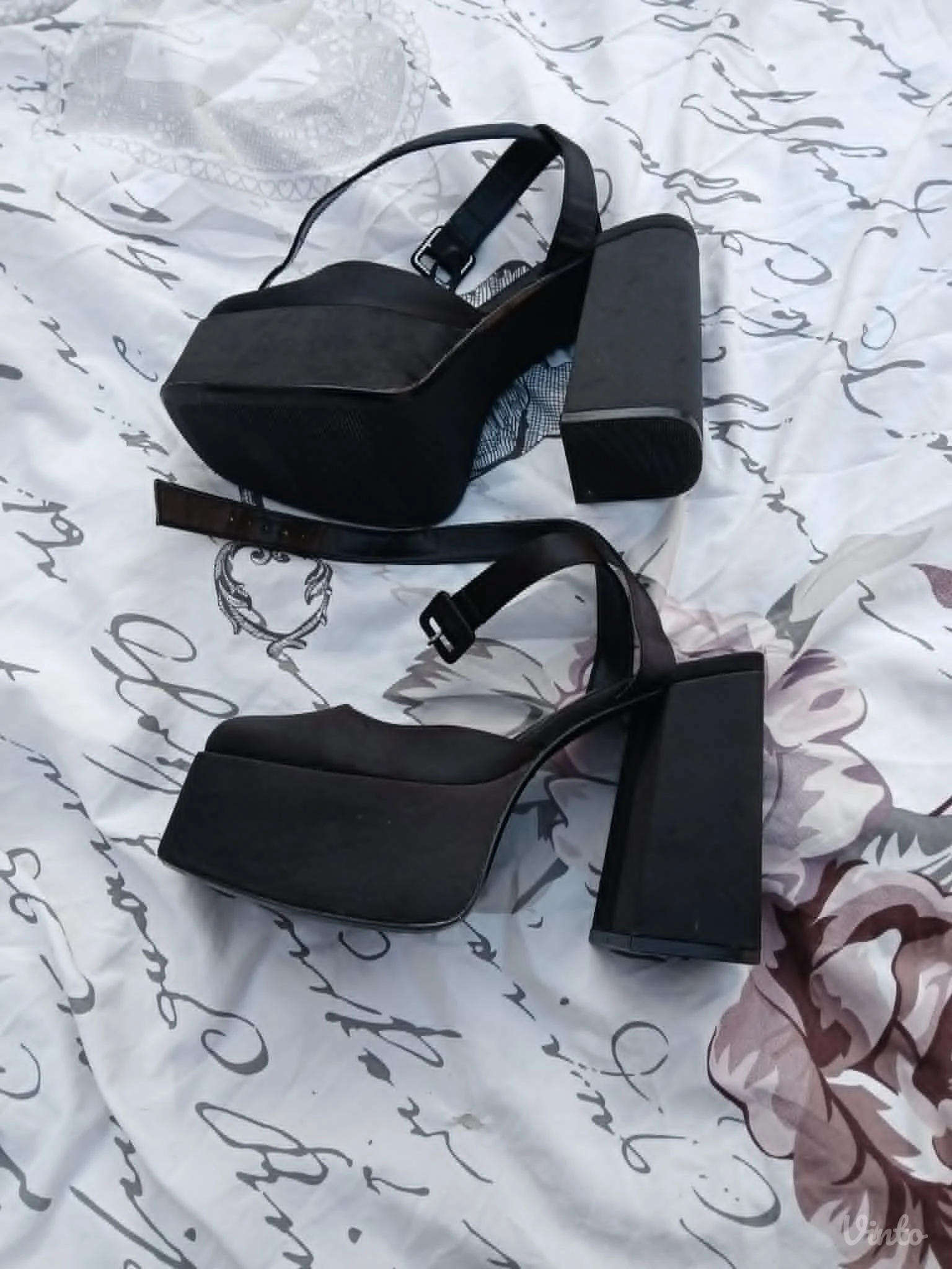 Bershka Bratz sandale 38