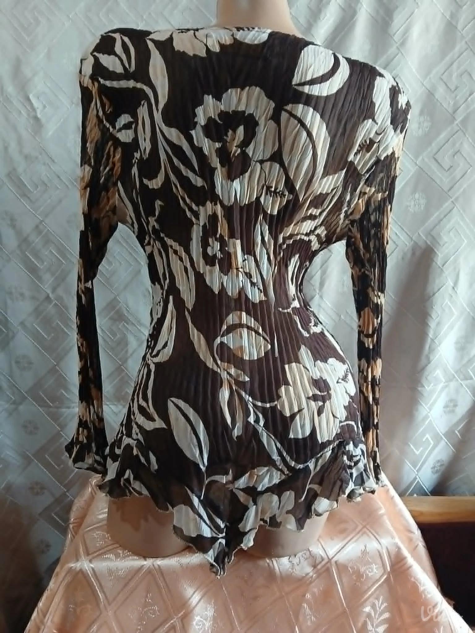 Retro zanimljiva bluza M
