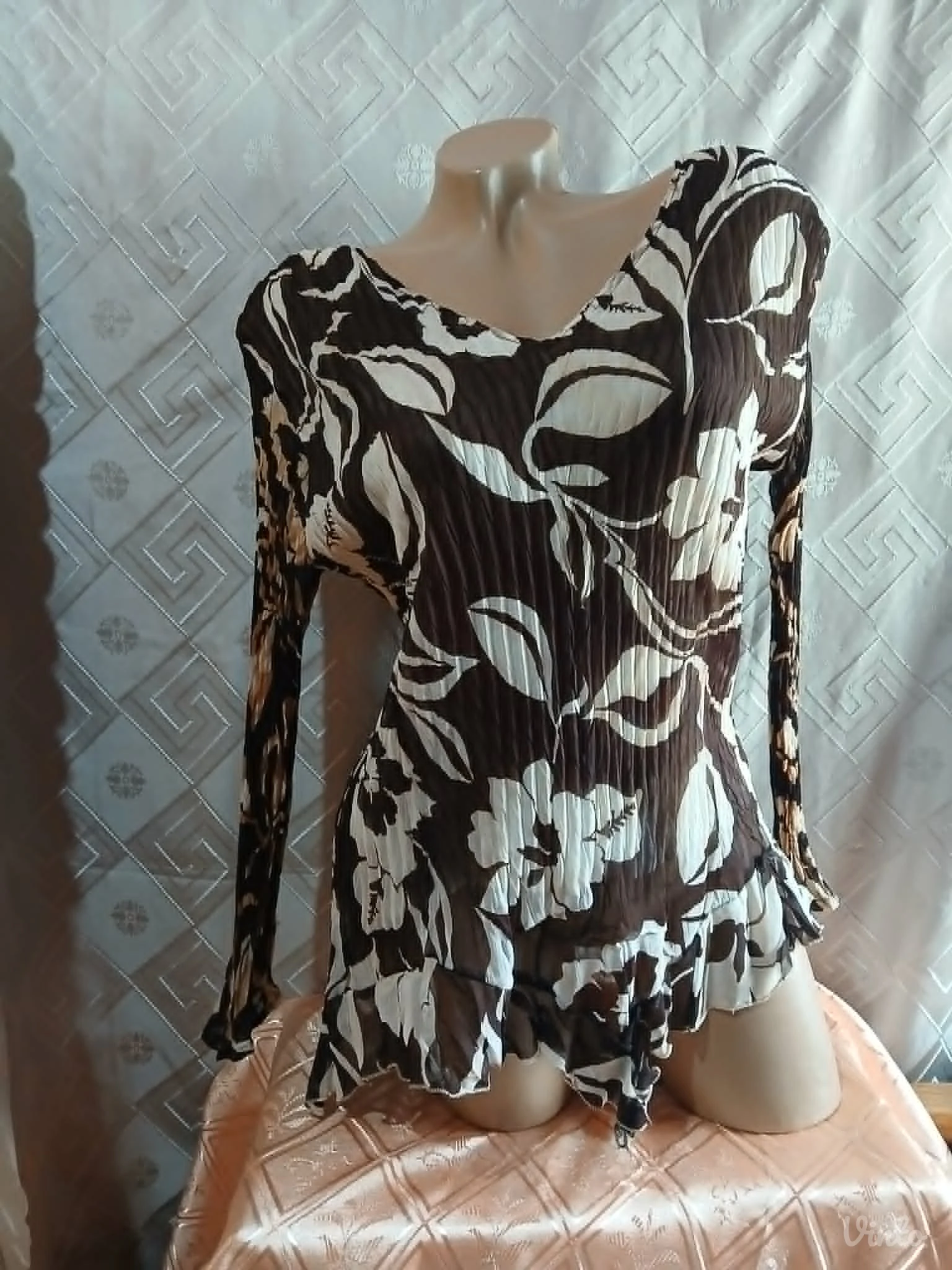 Retro zanimljiva bluza M