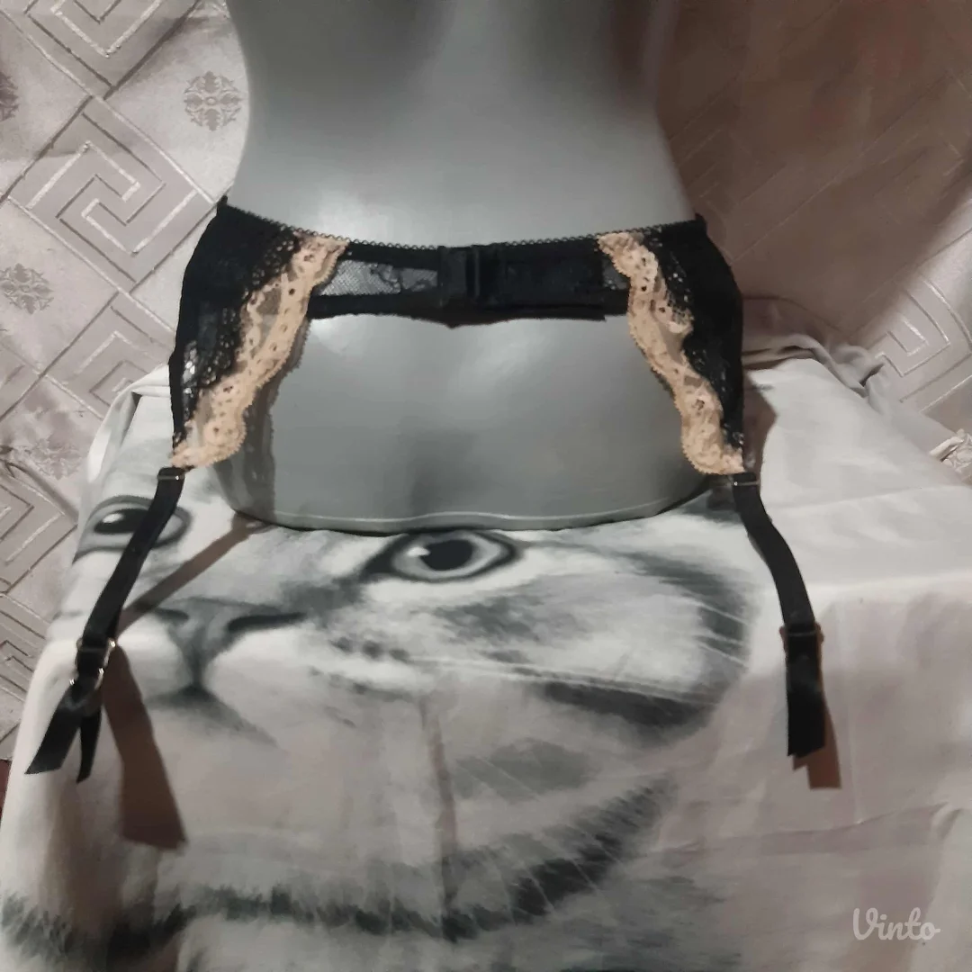 Čipkasti krem/crni halteri M