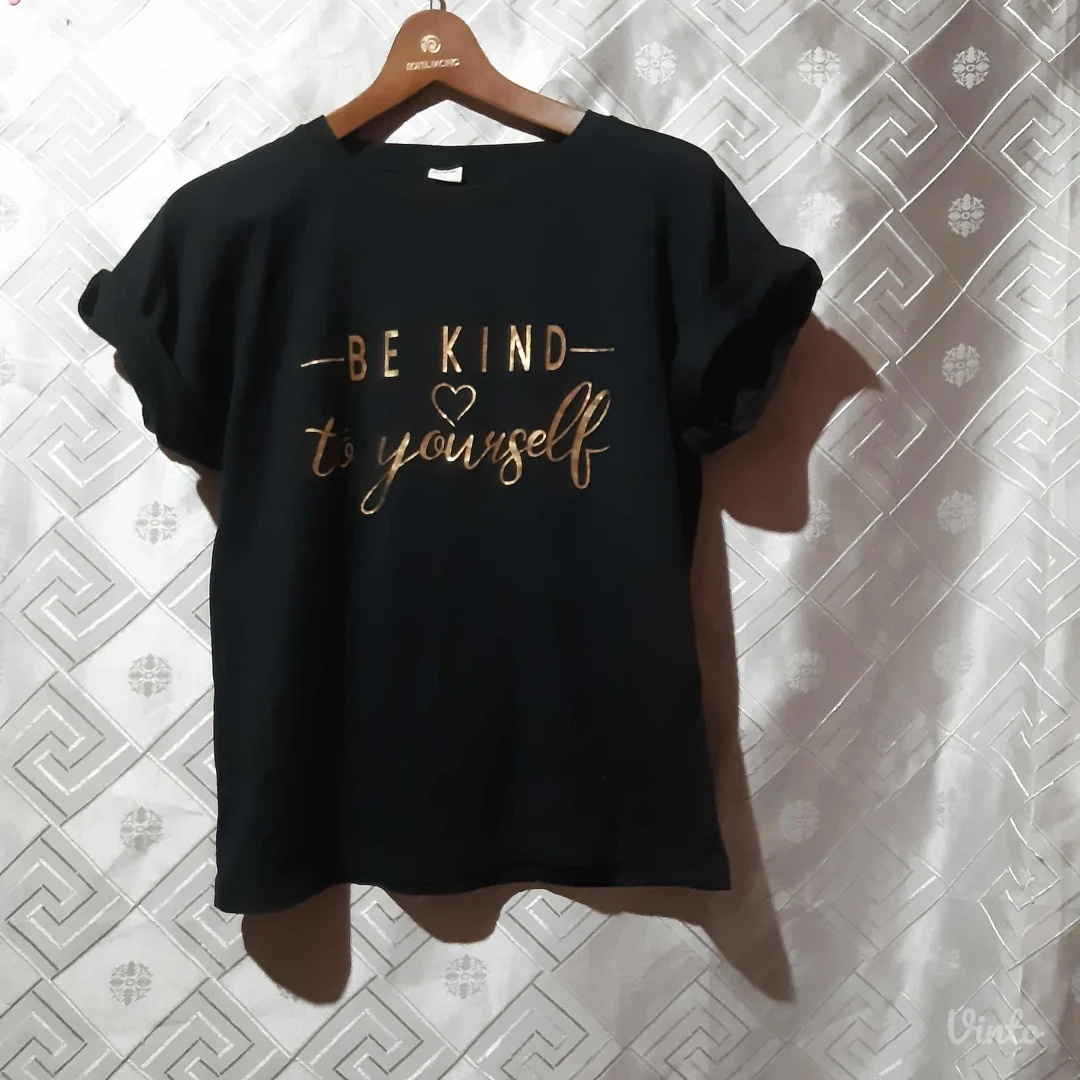 Majica sa natpisom M/L