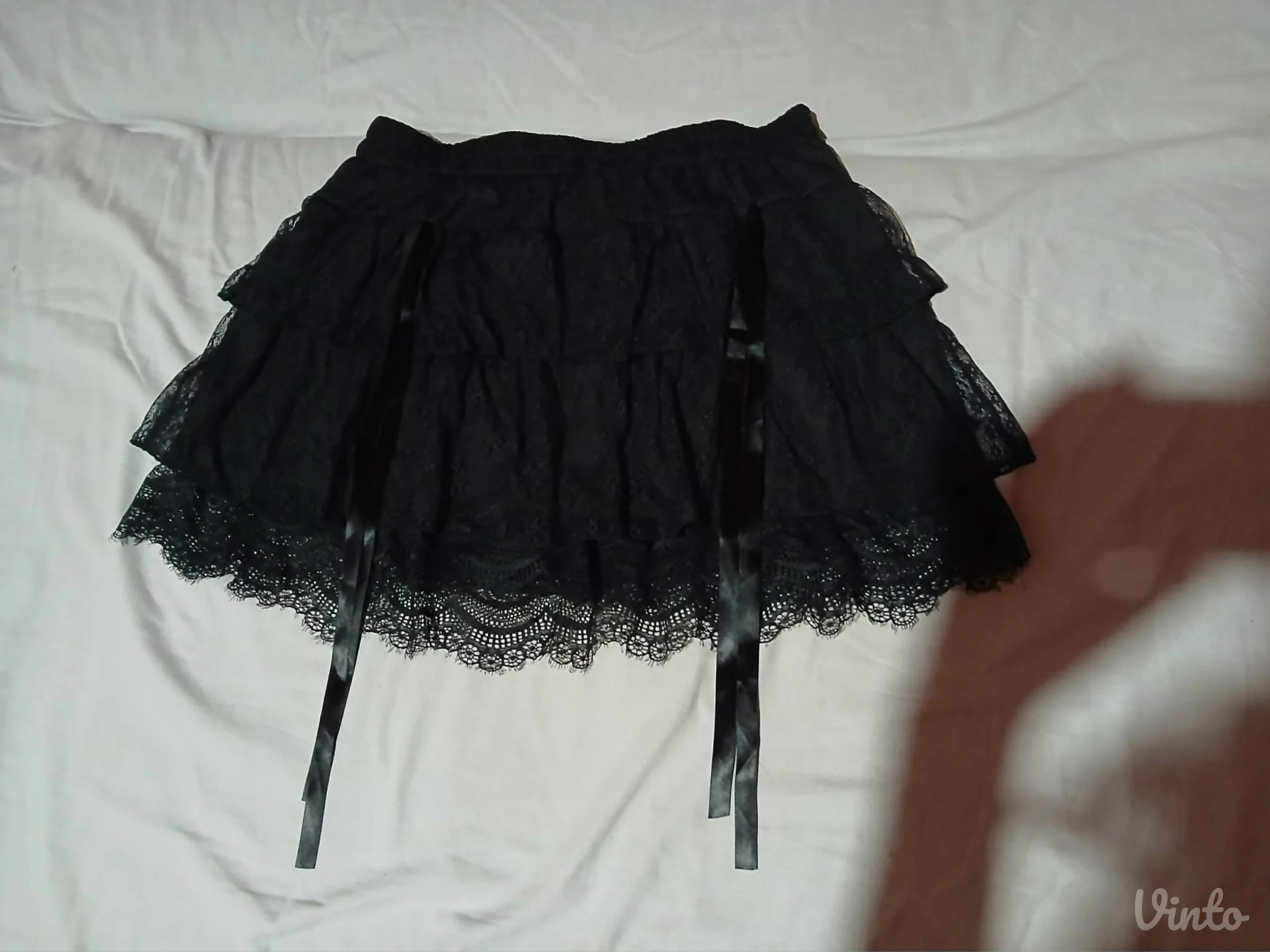 Goth crna cipkasta suknja/sorts M/L