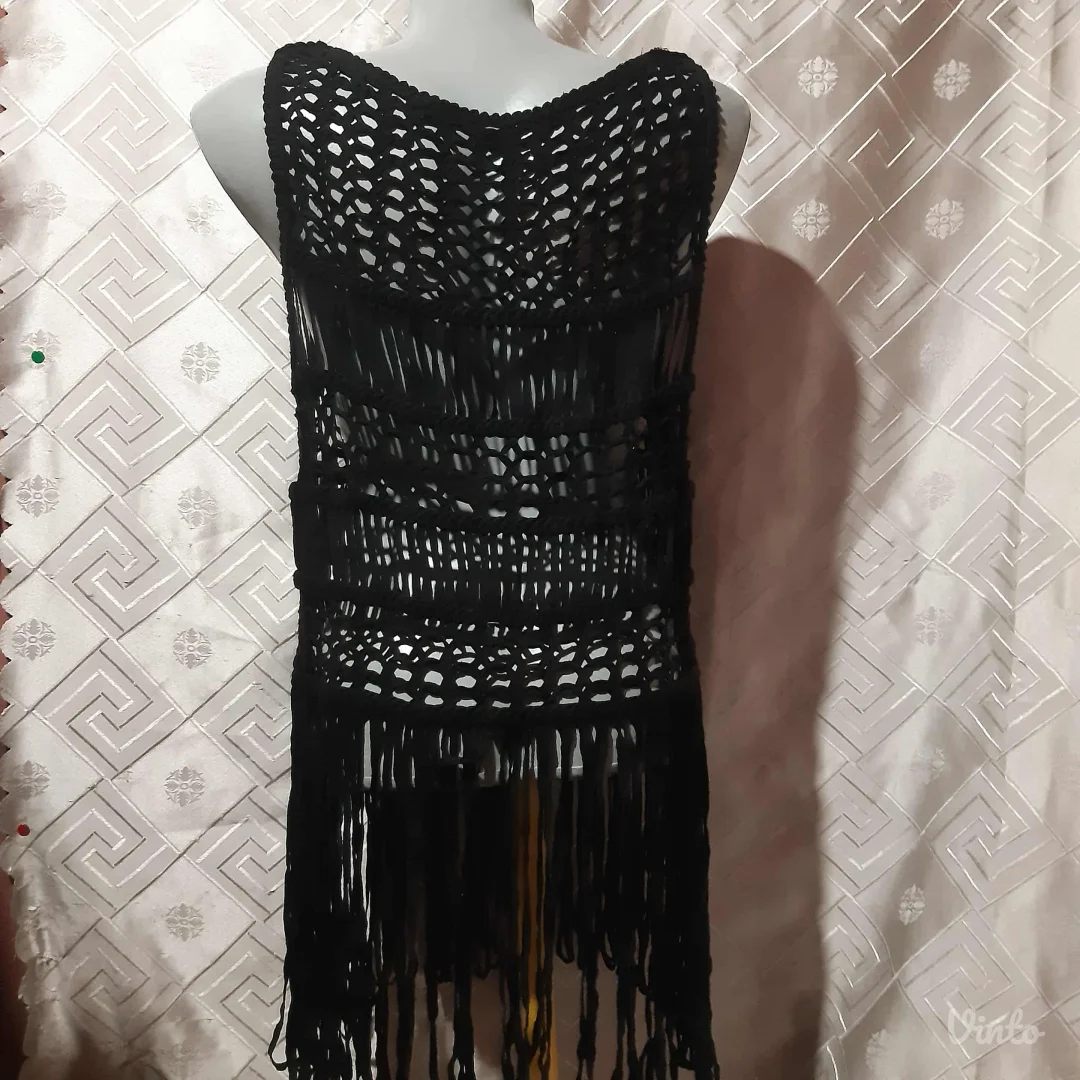 Rupicasta crna bluza sa resama M/L