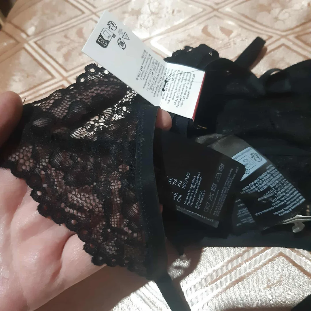 Nove H&M Crne cipkaste tanga gacice 3 komada XL