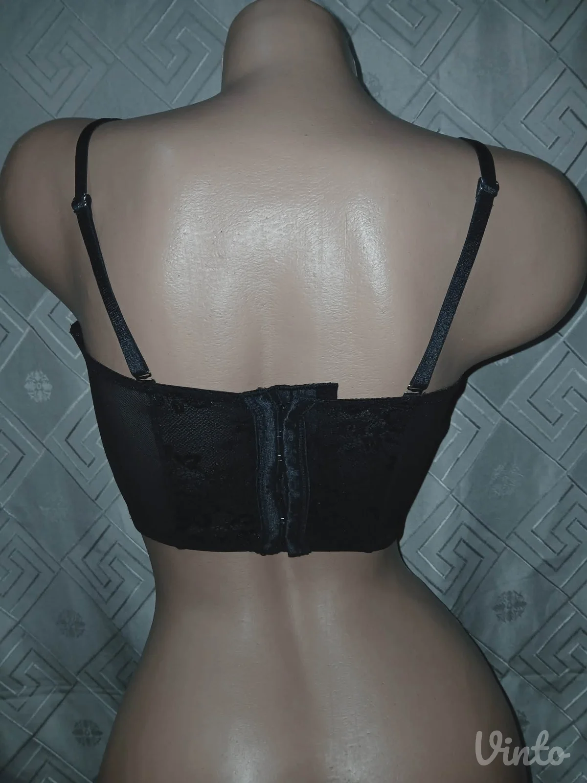Crni plisani crop top S