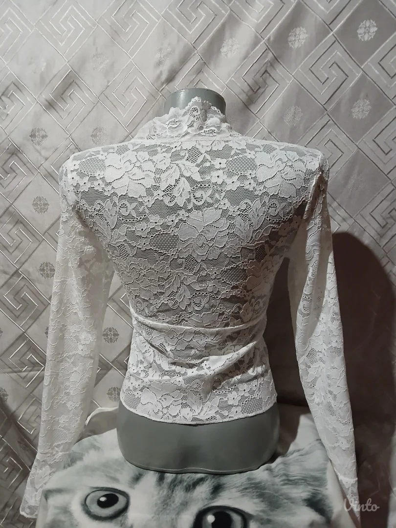 Nova Goth cipkasta bela bluza S