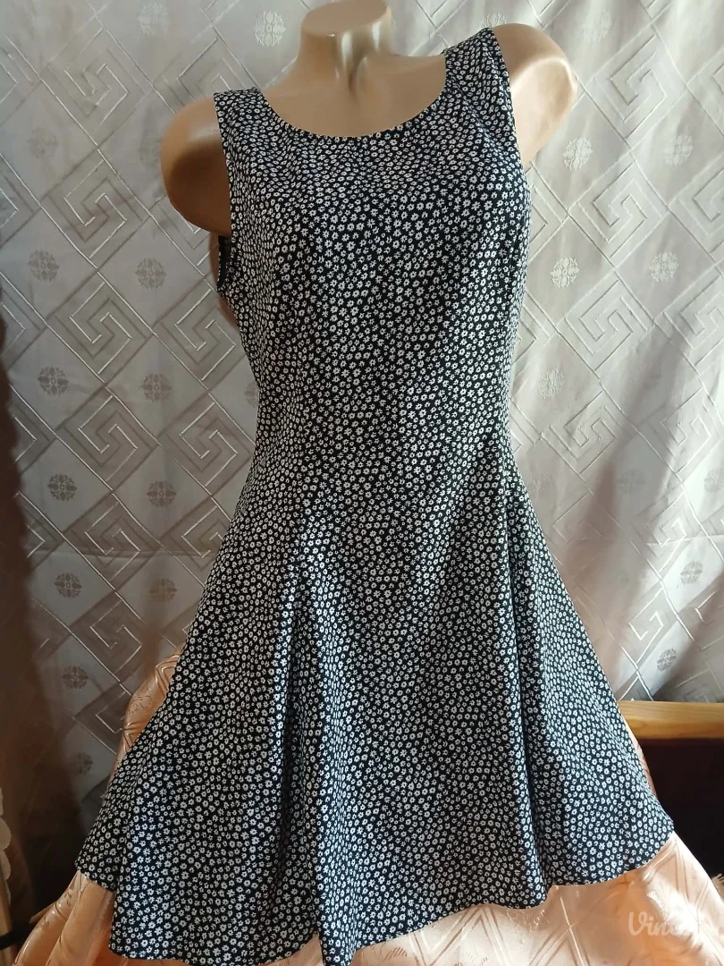 H&M Crno/Bela haljina A kroja M/L