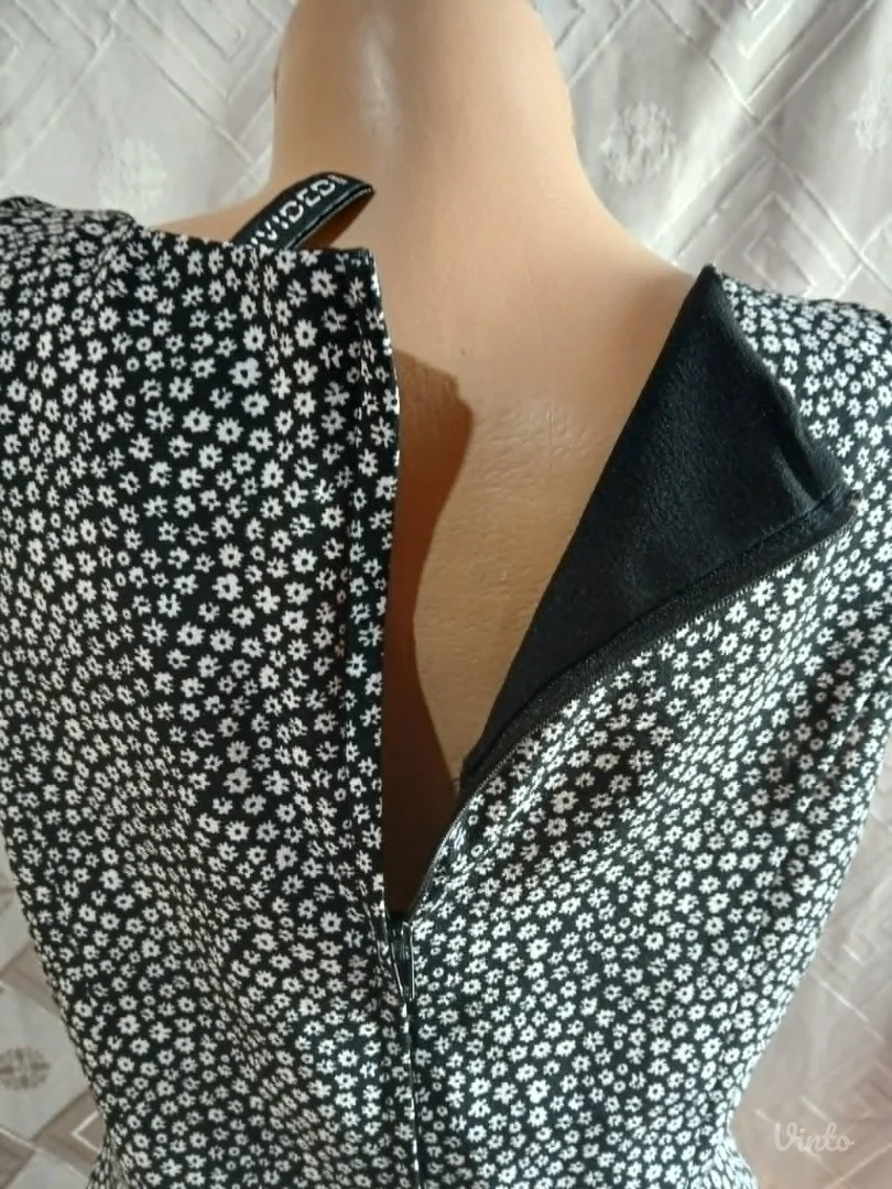 H&M Crno/Bela haljina A kroja M/L